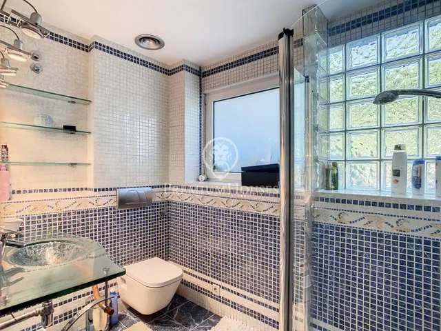 Preciosa casa de lujo en venta con vistas al mar y piscina en Calella — 31