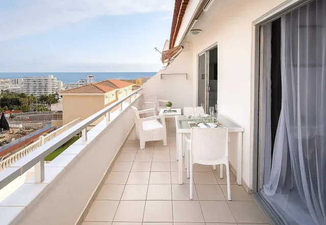 Se vende amplio y luminoso apartamento en San Eugenio Alto - foto 2