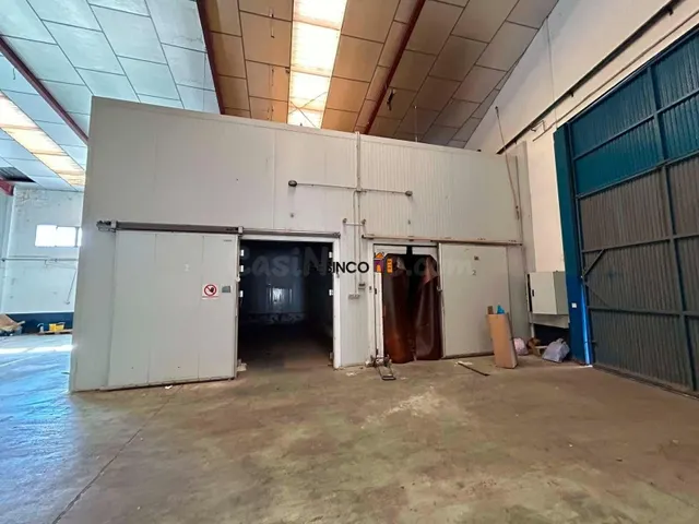 NAVE INDUSTRIAL JUNTO AL MERCADO DE ABASTOS - foto 4