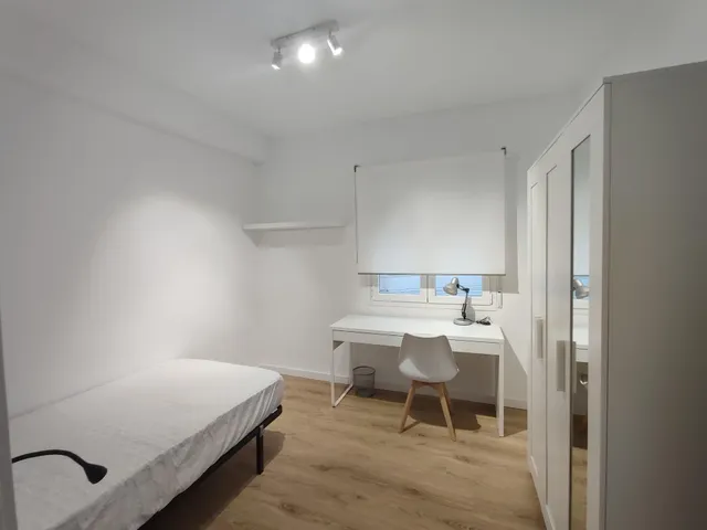Piso alquiler Avda Madrid, Granada centro. — 14