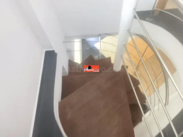 SE VENDE BAJO CON ENTREPLANTA CON ENTRADA INDEPENDIENTE RÚA  - foto 4