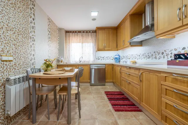 CHALET CON PISCINA Y JARDÍN A SOLO 10 MINUTOS DE GRANADA — 30