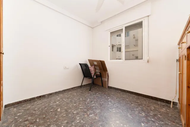 Piso de 3 dormitorios en Puerto de Estepona a 100 metros del paseo maritimo. — 19