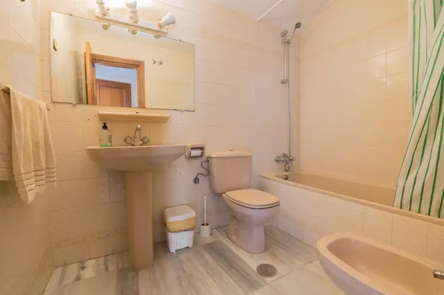 Amplio y céntrico ático con terraza y vistas al mar en Fuengirola — 15