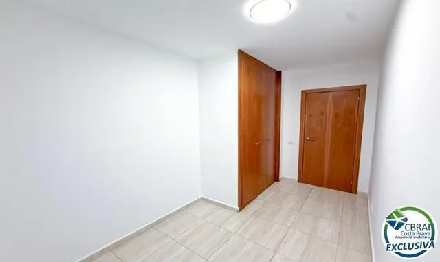 Piso de 2 dormitorios con ascensor en Figueres — 23