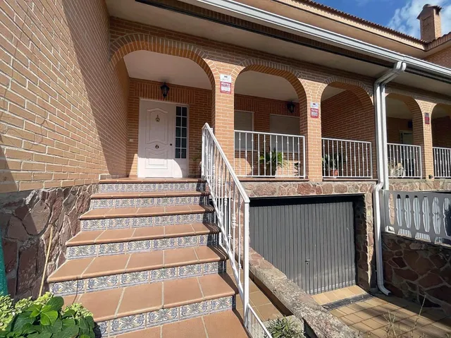 ¡CHICAS ESTUDIANTES! ÚLTIMA HABITACIÓN EN CHALET A COMPARTIR EN VILLANUEVA DE LA CAÑADA (MADRID). — 27