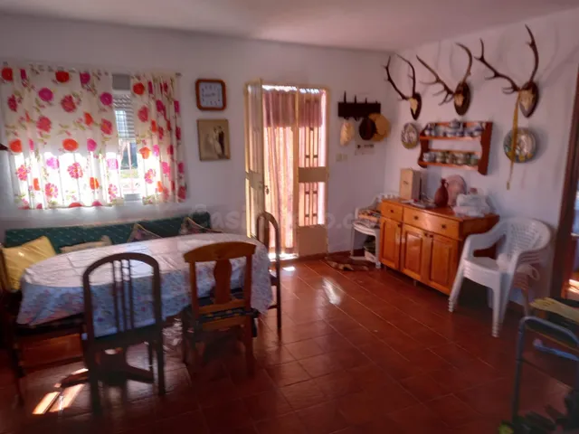¡¡Bonita casa en parcela de 3000 m2 a 8 minutos de Cáceres!! - foto 2