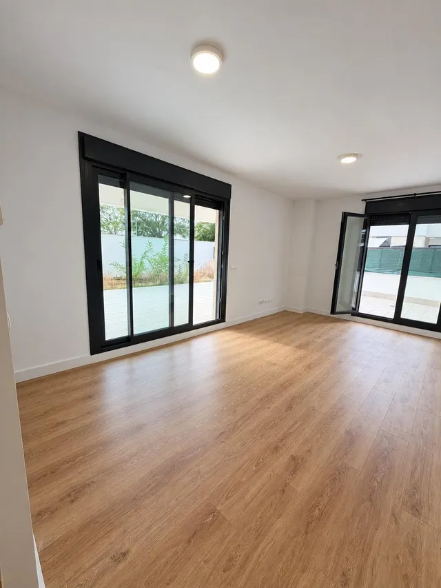 Moderna Planta Baja en Mairena del Aljarafe con Amplio Patio y Excelentes Comodidades — 9