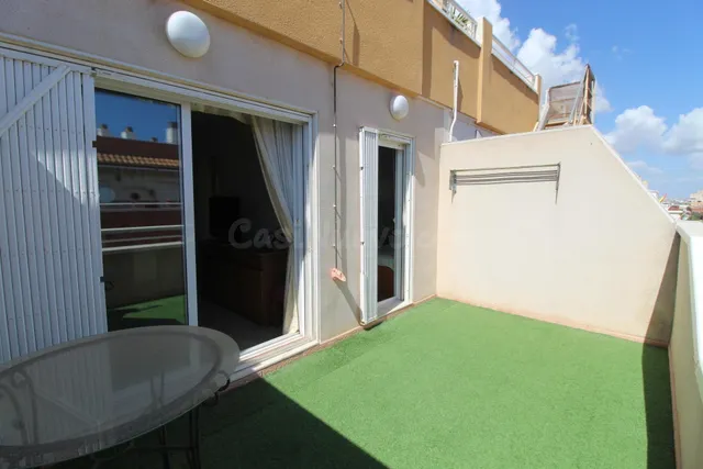 Ático de 3 dormitorios y 2 baños, con solárium privado y plaza de aparcamiento — 2