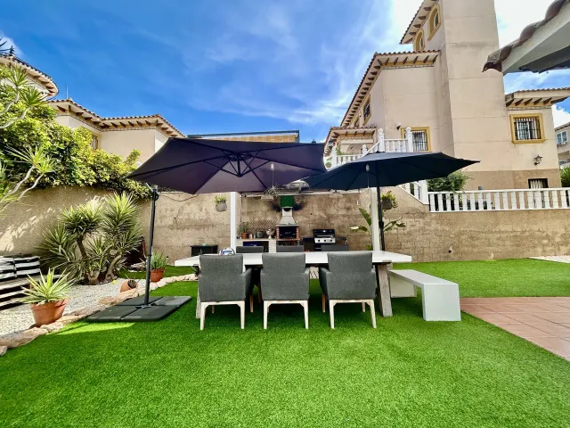 Villa de 4 dormitorios y 3 baños en villamartin (orihuela costa) — 37