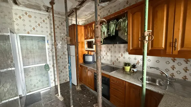 Casa en planta baja con gran patio para reformar en la carretera de medina — 9