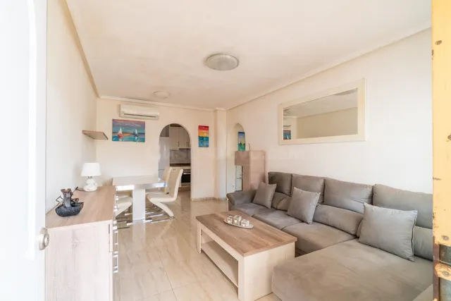Planta baja con amplio jardín en Orihuela Costa ( Los Dolses ) de 2 dormitorios y 2 baños — 2