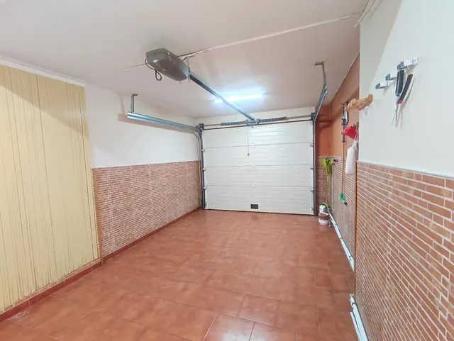 Chalet adosado en Paseo de la Democracia — 44