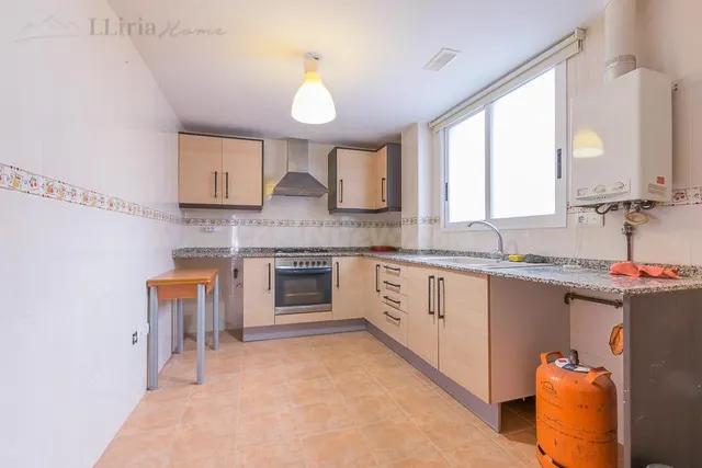 Ref 04380 Piso en Mura, con ascensor y aire acondicionado. — 3