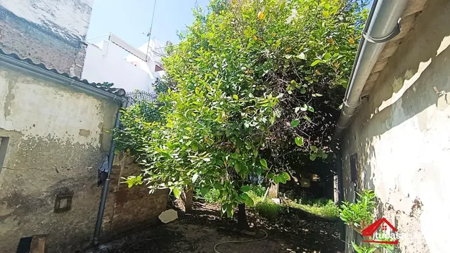 ¡OPORTUNIDAD! SOLAR URBANO CON PATIO Y COCHERA PRIVADA EN LE - foto 4