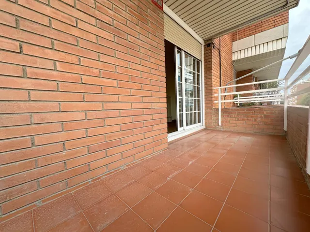 Amplio Piso en Venta 4h en Sant Boi de Llobregat - Zona Vinyets — 2