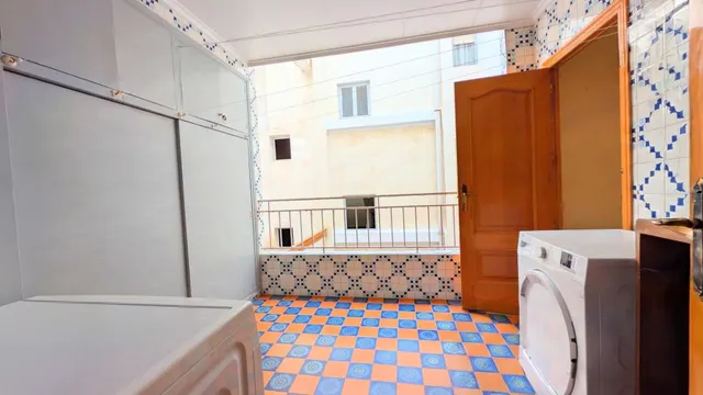 ¡GRAN VIVIENDA DE ESQUINA, 150 M2, 4 DORMITORIOS DOBLES, TOTALMENTE EXTERIOR, EN ZONA POETA MIGUEL HERNANDEZ! — 21