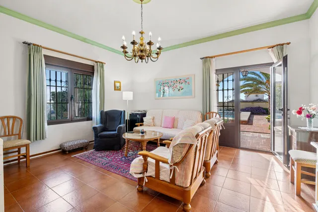 Villa Independiente de Estilo Andaluz en Arroyo de la Miel – Parcela de 813 m2 — 8