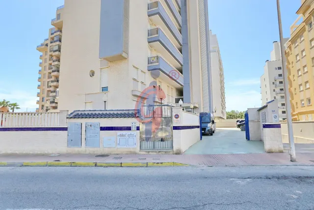 Tu apartamento junto al mar en Guardamar | Terraza, piscina, garaje y trastero | 184.900€ — 34