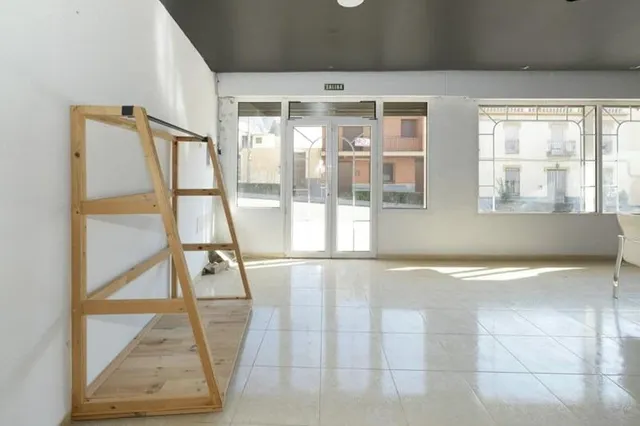 local comercial en avenida principal — 31