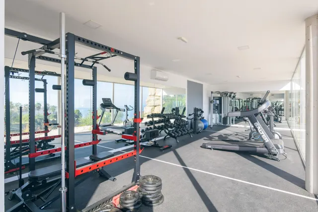 Impresionante vivienda de lujo en Benalmádena con vistas infinitas al Mediterráneo — 47