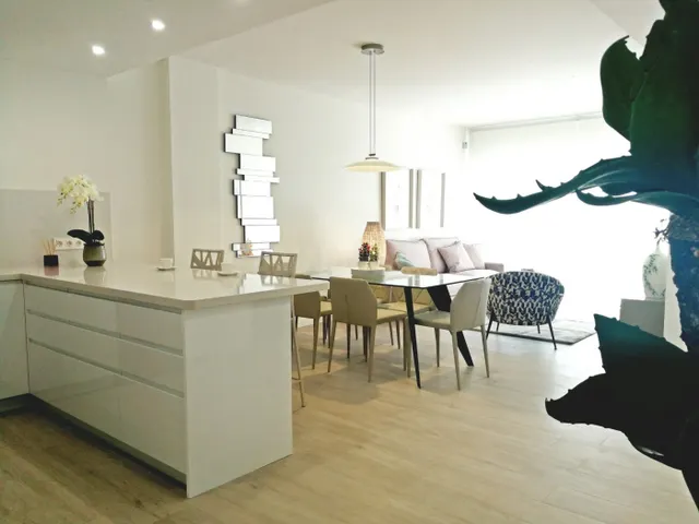Unifamiliares tipo triplex de 3 dormitorios con 3 baños en V - foto 2