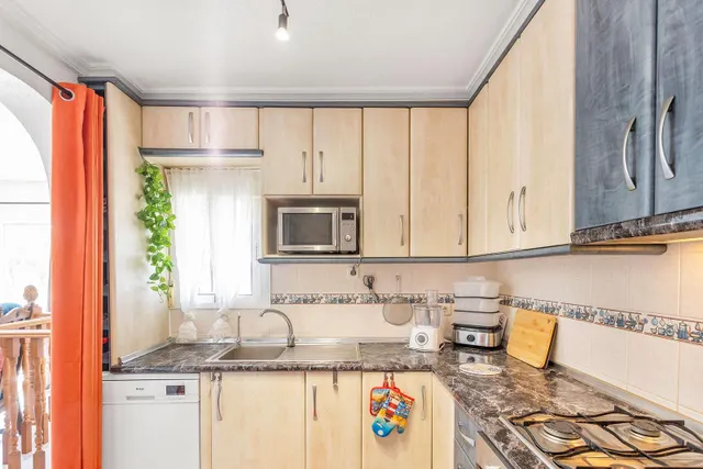 Villa independiente con piscina privada, vitas a la laguna Rosa y Salinas de Torrevieja — 24