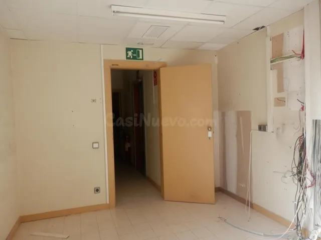 SE VENDEN LOCALES COMERCIALES EN TERRASSA, ZONA LES ARENES - foto 5