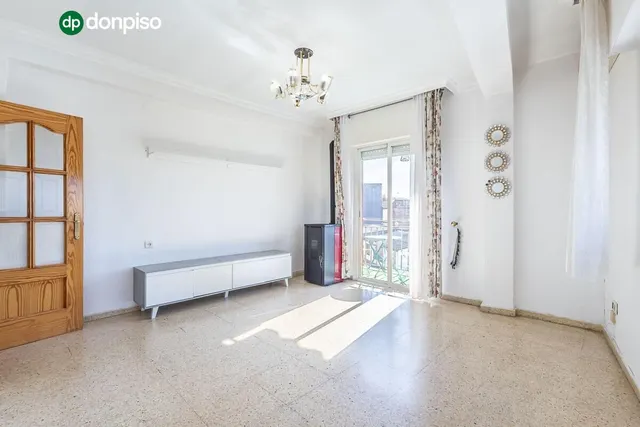Magnífico piso ideal para invertir o para vivir sin vecinos y con vistas despejadas. — 2
