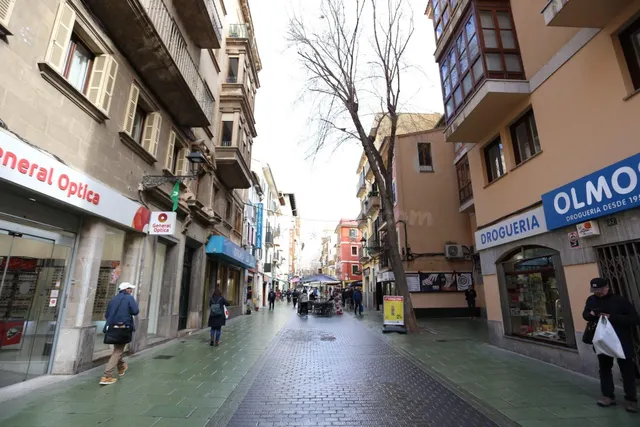 SE ALQUILA DESPACHO-OFICINA EN EL CENTRO DE PALMA