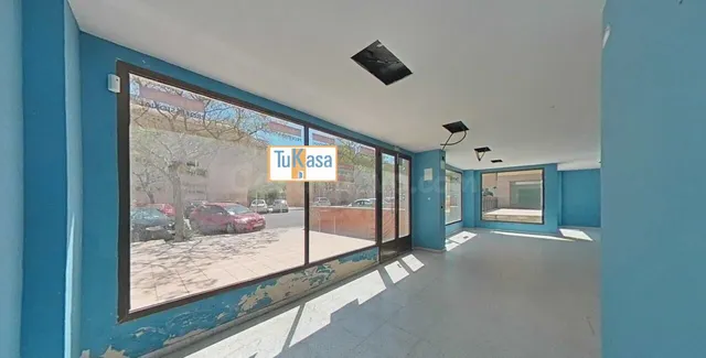Gran local comercial con muchas posibilidades - foto 2