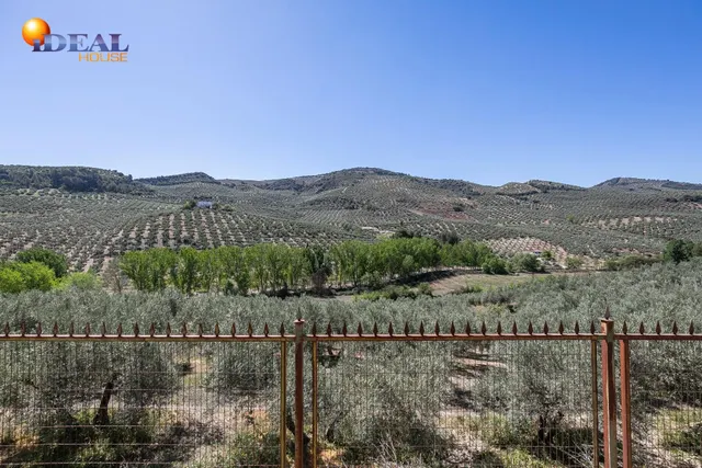 Casa con terreno ubicada en plena naturaleza, a tan solo 2km de Montefrio. — 44