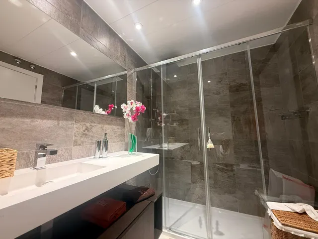 Vivienda en venta, situada en una de las zonas más exclusivas de Pozuelo de Alarcón, concretamente en Prado de Somosaguas. — 28