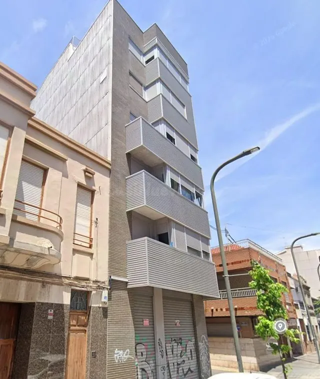 AMPLIO LOCAL COMERCIAL DE 215 M2 EN MASSANASSA, JUNTO A VALE
