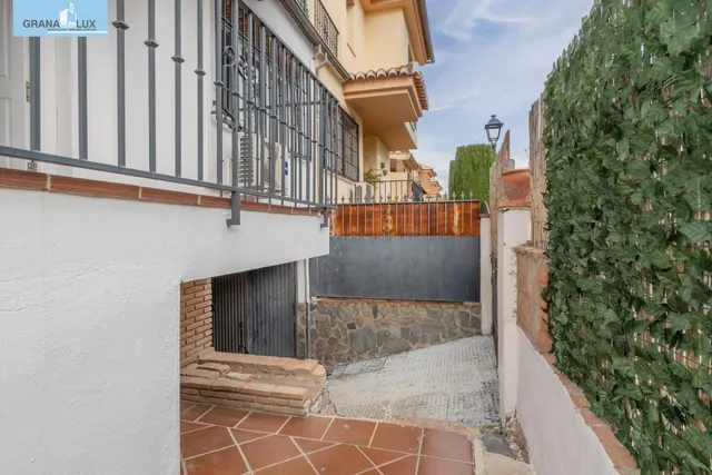 Encantadora Casa Reformada en Ogijares con Vistas y Espacios para Disfrutar — 38