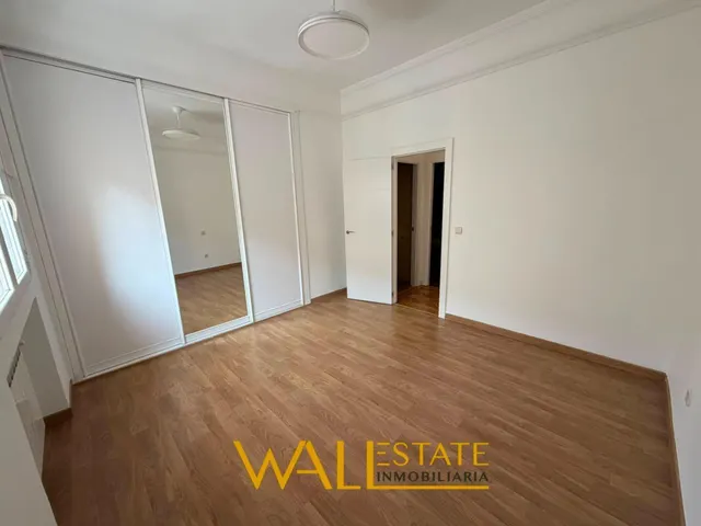 Espectacular piso de 3 dormitorios con balcón en pleno centro — 22