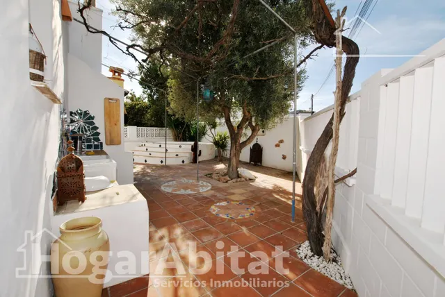 CASA SEMINUEVA Y ESQUINERA CON TERRAZA CERCA DE LA PLAYA — 29