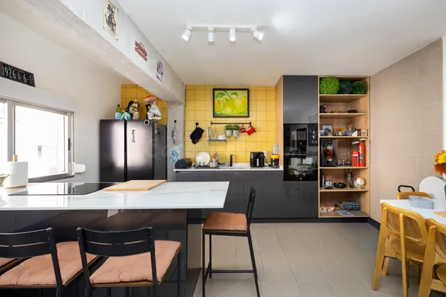 Piso Reformado en Zona Comercial y Universitaria de Granada - €330,000 — 3