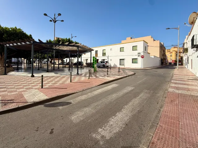 Edificio singular con local comercial, dos viviendas y almac - foto 4