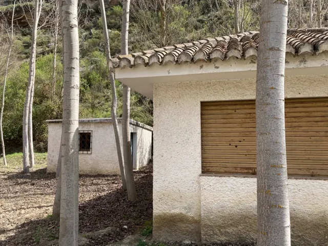Los Tajos, monumento natural con casa y chiringuito. Finca en Alhama de Granada. — 46
