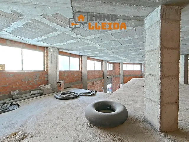 OPORTUNIDAD Local comercial de 2 plantas en Balaguer - foto 4