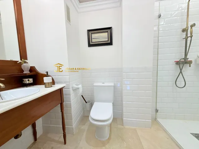 PISO DE LUJO CON TRES DORMITORIOS Y DOS PLAZAS DE GARAJE. — 15