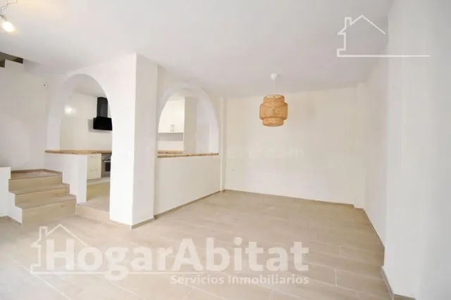 ¡DISFRUTA DE UNA CASA REFORMADA Y LUMINOSA CON IMPRESIONANTE