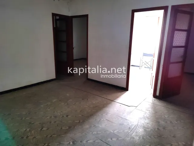 CASA CON GARAJE A LA VENTA EN BANYERES DE MARIOLA. — 5