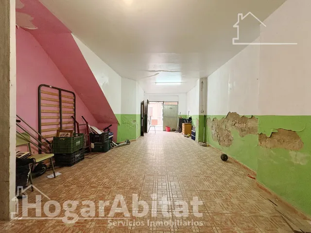 AMPLIA CASA PARA REFORMAR CON GARAJE Y TERRAZA EN EL CENTRO — 34
