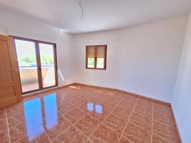 Adosado de esquina nunca habitado en Pinoso | 4 dormitorios, 2 baños y garaje — 22