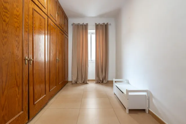 Piso de 87 m2 con 3 dormitorios en Pedro Antonio de Alarcón 27, junto a Recogidas — 36