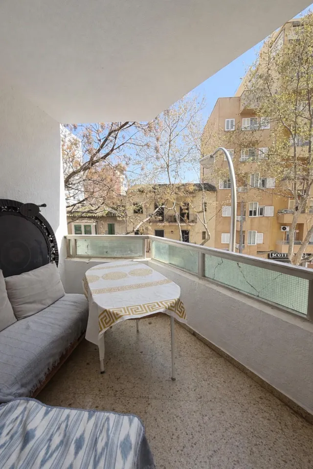 Piso amplio de 4 habitaciones con ascensor en Reyes Católicos — 12