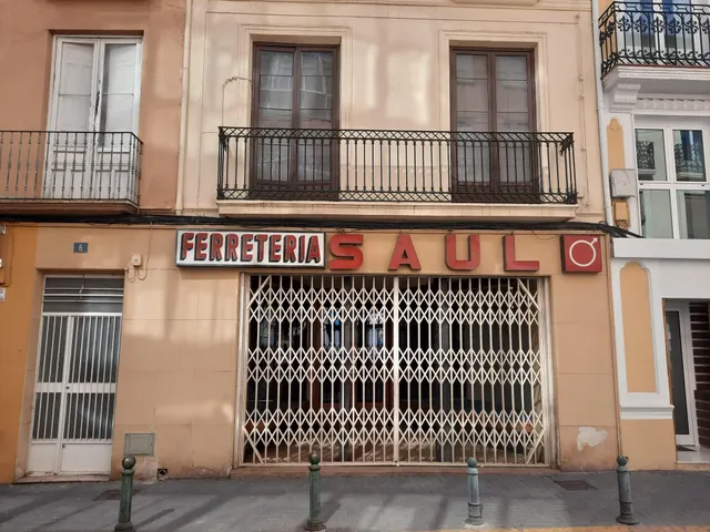 LOCAL COMERCIAL CON ACCESO DESDE DOS CALLES — 2