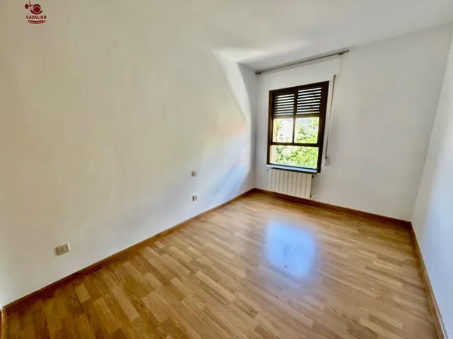 Piso exterior para entrar a vivir en 2ª planta de edificio sin ascensor. Con 115 m2 construidos, 3 dormitorios, 2 baños y terraza. — 22